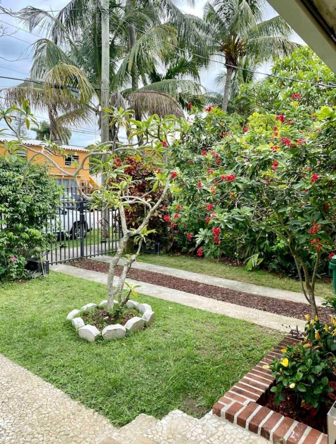 Entire Private Beautiful 2 Bedroom Plus Den House With Gated Front&Back Yard And Free Parking 10Min Drive To Miami Beach מראה חיצוני תמונה