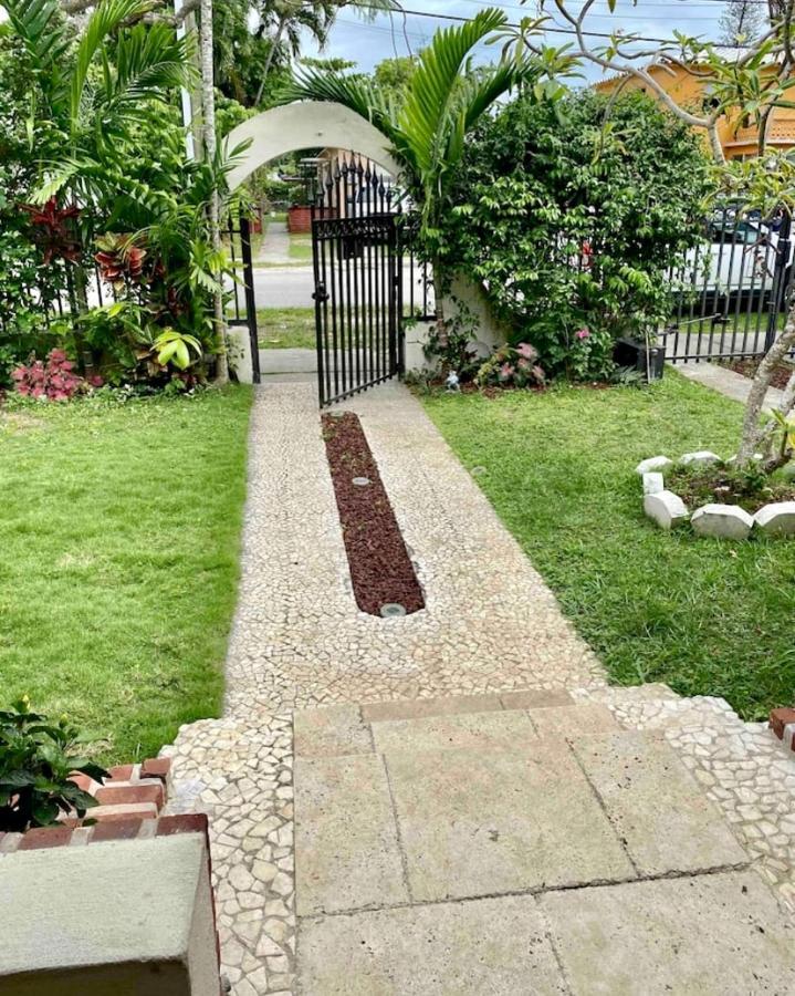 Entire Private Beautiful 2 Bedroom Plus Den House With Gated Front&Back Yard And Free Parking 10Min Drive To Miami Beach מראה חיצוני תמונה