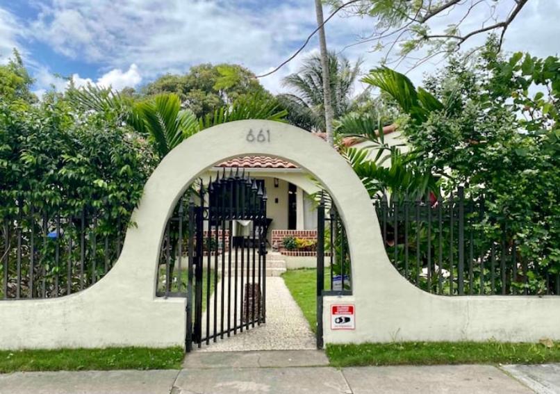 Entire Private Beautiful 2 Bedroom Plus Den House With Gated Front&Back Yard And Free Parking 10Min Drive To Miami Beach מראה חיצוני תמונה