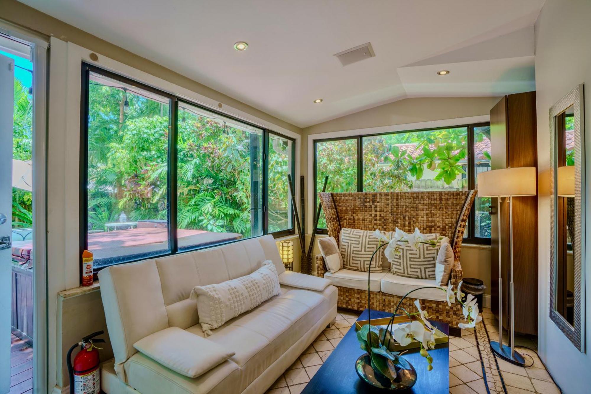 Entire Private Beautiful 2 Bedroom Plus Den House With Gated Front&Back Yard And Free Parking 10Min Drive To Miami Beach מראה חיצוני תמונה