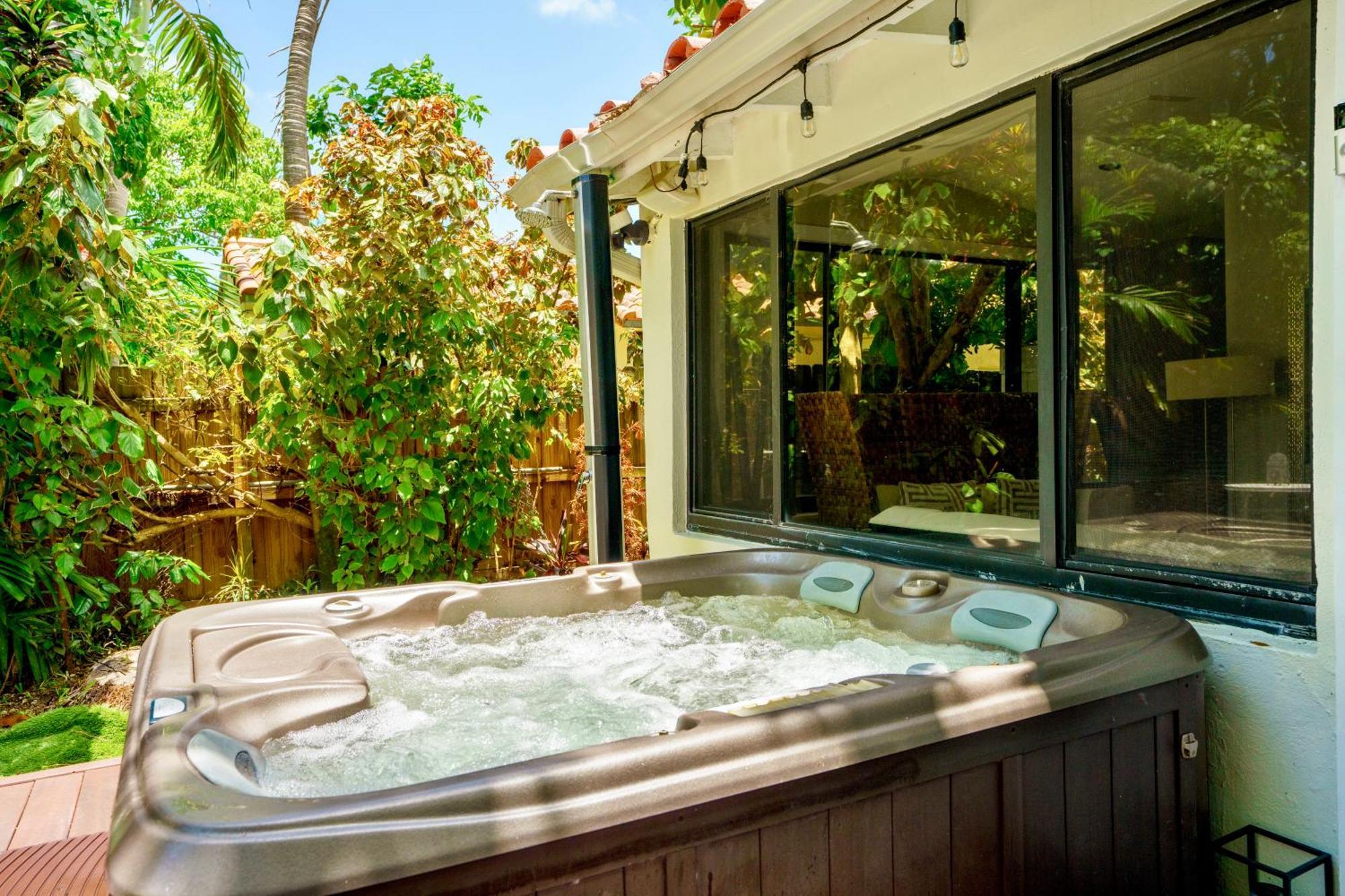 Entire Private Beautiful 2 Bedroom Plus Den House With Gated Front&Back Yard And Free Parking 10Min Drive To Miami Beach מראה חיצוני תמונה