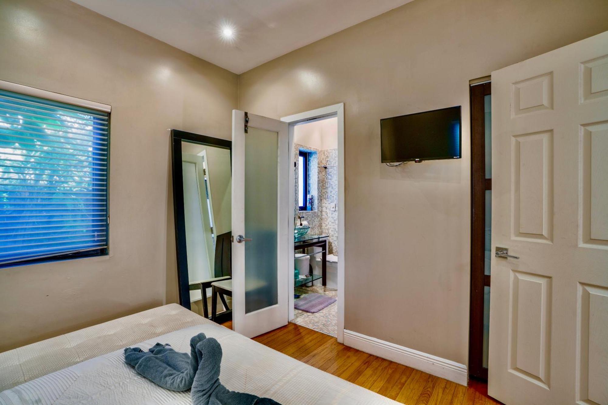 Entire Private Beautiful 2 Bedroom Plus Den House With Gated Front&Back Yard And Free Parking 10Min Drive To Miami Beach מראה חיצוני תמונה
