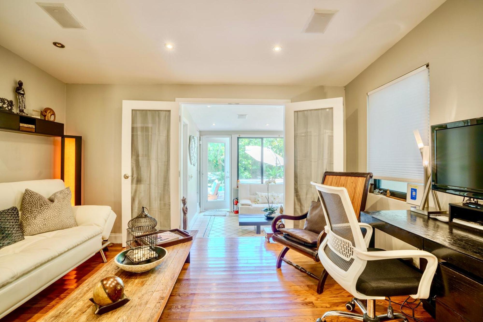 Entire Private Beautiful 2 Bedroom Plus Den House With Gated Front&Back Yard And Free Parking 10Min Drive To Miami Beach מראה חיצוני תמונה