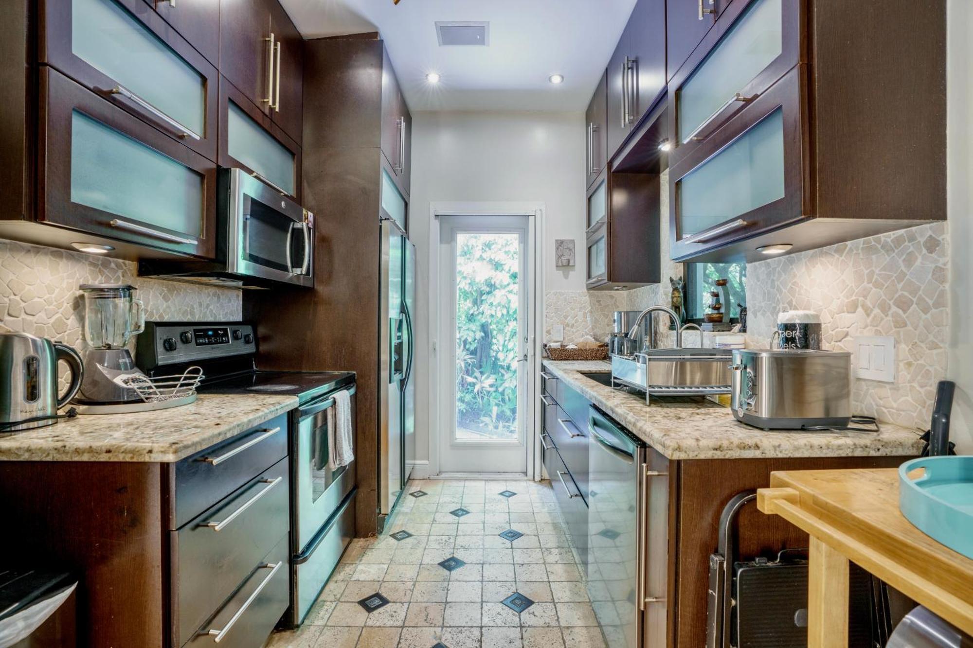 Entire Private Beautiful 2 Bedroom Plus Den House With Gated Front&Back Yard And Free Parking 10Min Drive To Miami Beach מראה חיצוני תמונה