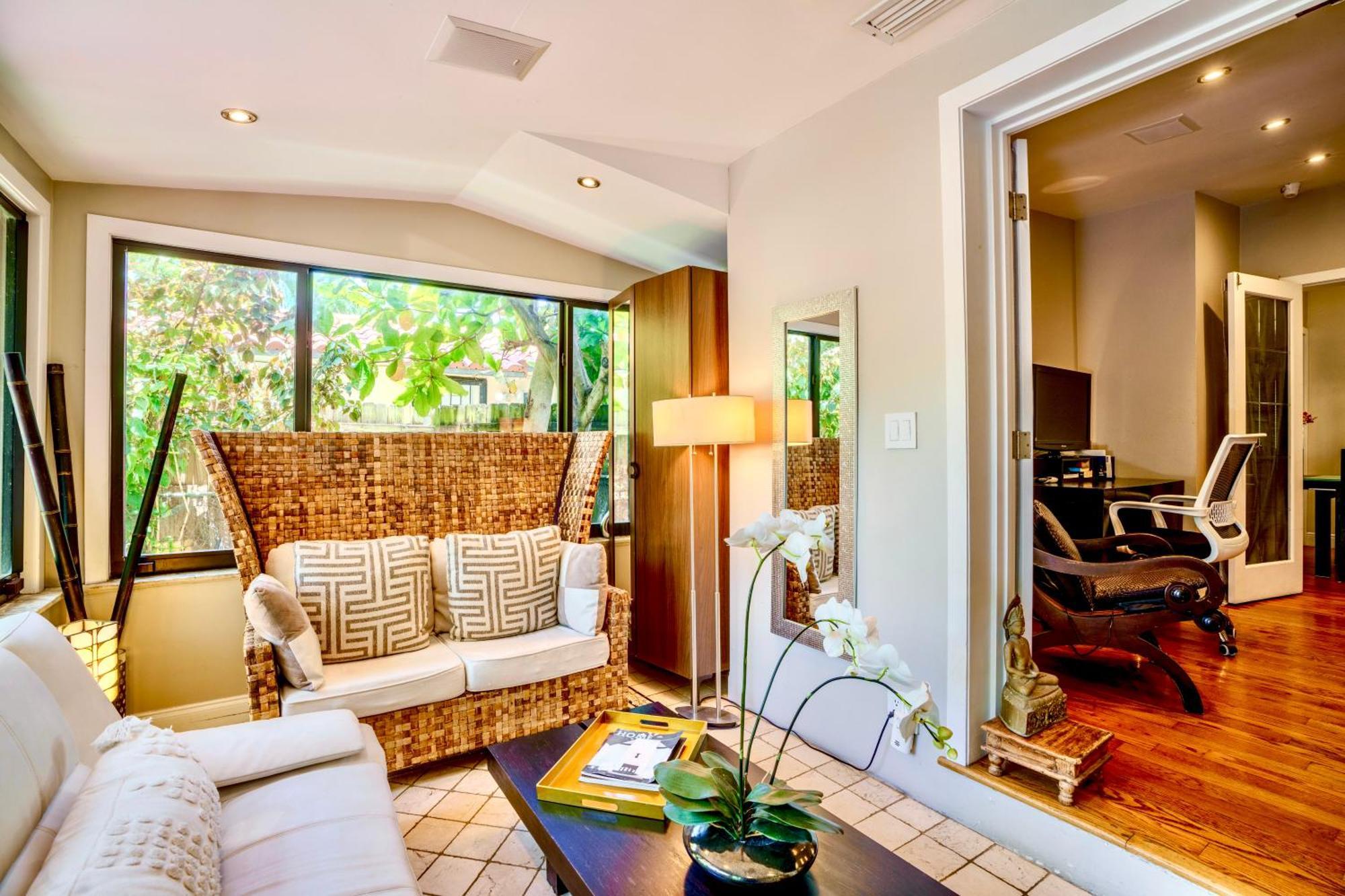Entire Private Beautiful 2 Bedroom Plus Den House With Gated Front&Back Yard And Free Parking 10Min Drive To Miami Beach מראה חיצוני תמונה