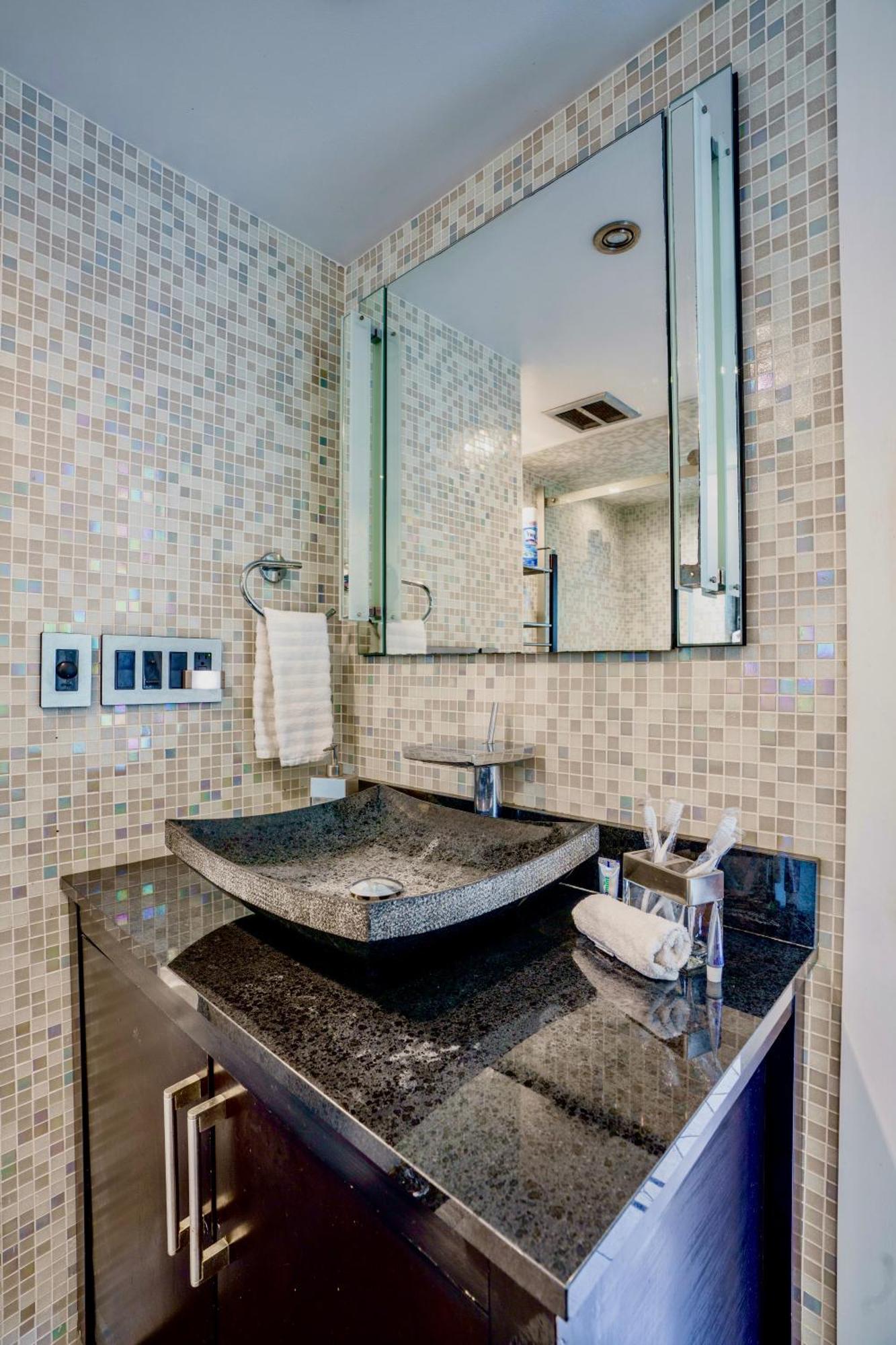 Entire Private Beautiful 2 Bedroom Plus Den House With Gated Front&Back Yard And Free Parking 10Min Drive To Miami Beach מראה חיצוני תמונה
