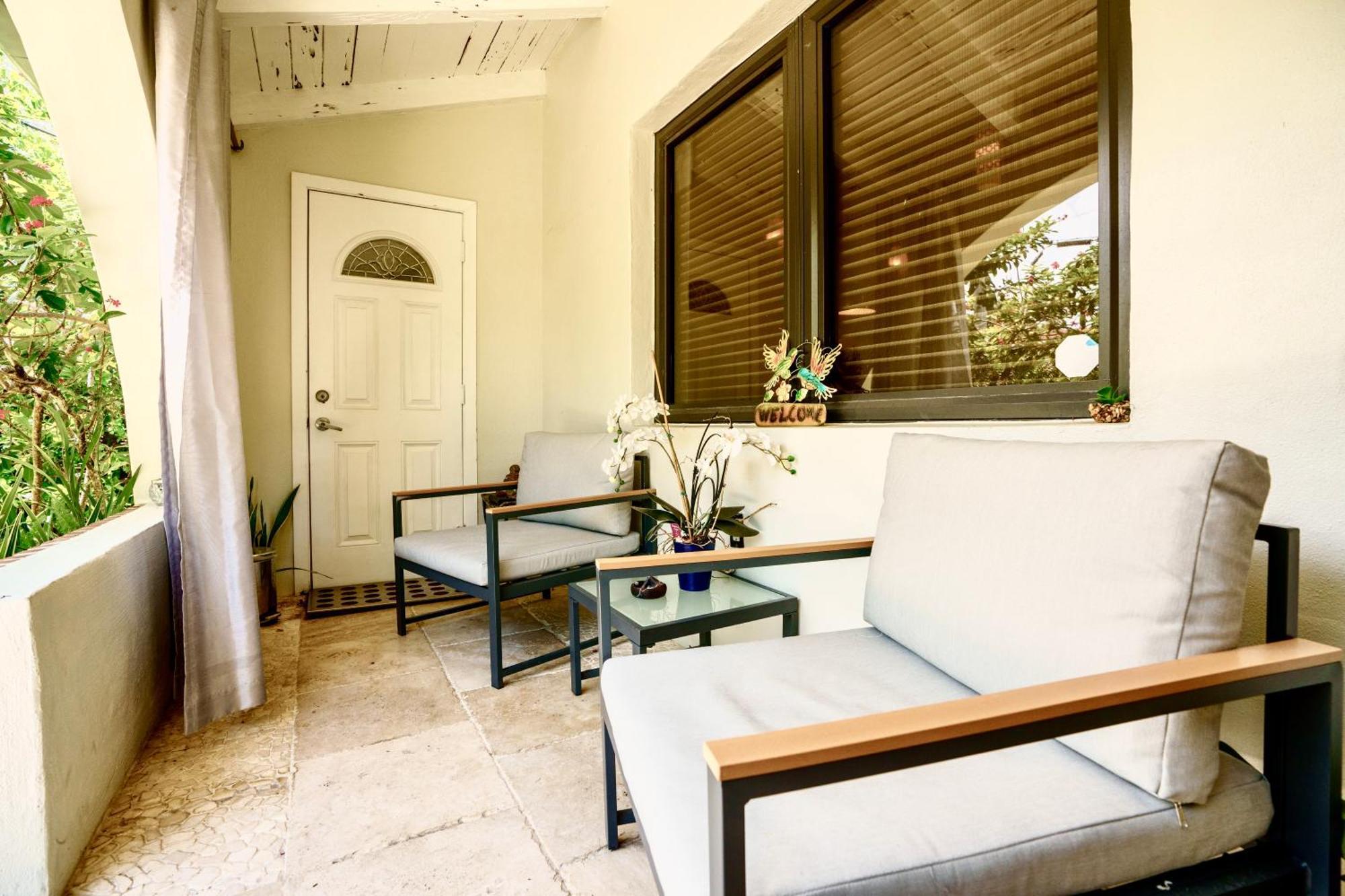 Entire Private Beautiful 2 Bedroom Plus Den House With Gated Front&Back Yard And Free Parking 10Min Drive To Miami Beach מראה חיצוני תמונה