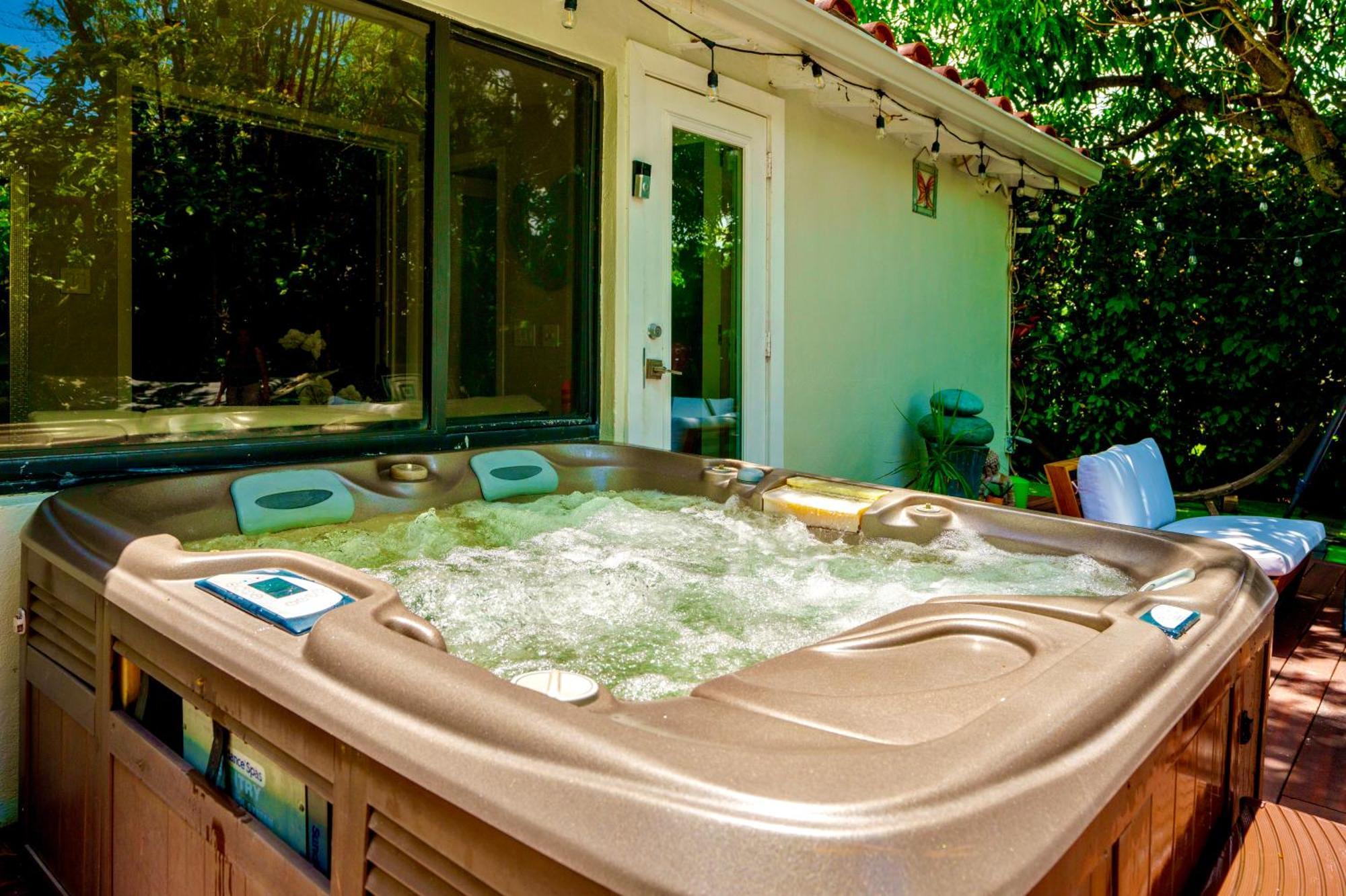Entire Private Beautiful 2 Bedroom Plus Den House With Gated Front&Back Yard And Free Parking 10Min Drive To Miami Beach מראה חיצוני תמונה
